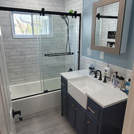 How to remodel a small bathroom to feel bigger